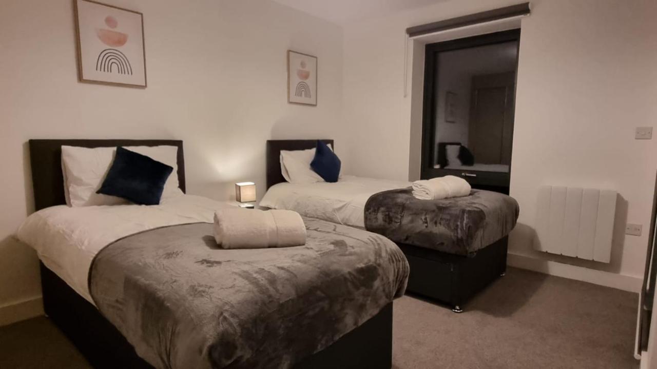 Spacious Balcony View Apt Near Nec Bhx Free Parking Sleeps 4 Hockley Heath Ngoại thất bức ảnh