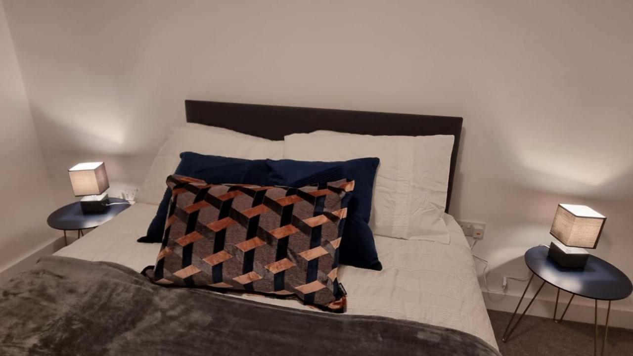 Spacious Balcony View Apt Near Nec Bhx Free Parking Sleeps 4 Hockley Heath Ngoại thất bức ảnh